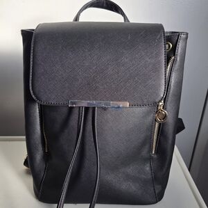 Wink Kangaroo Stylish Black Vegan Leather Backpack Shoulder Bag Straps EUC